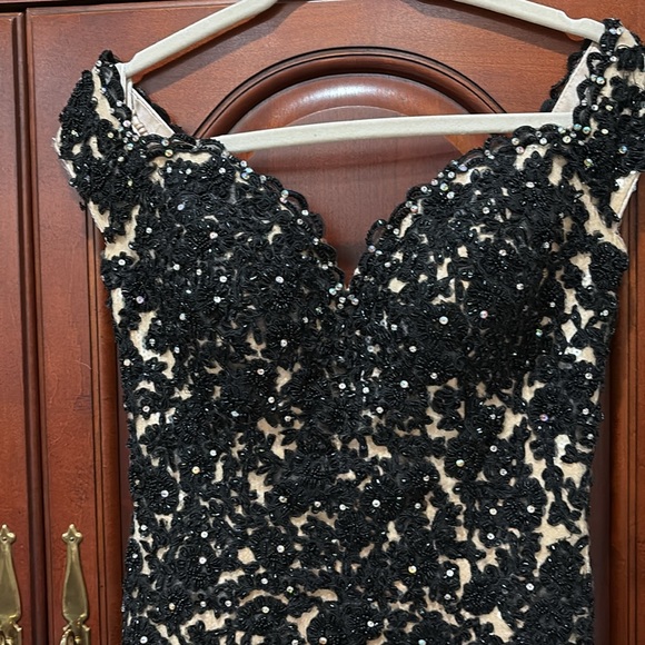 Beautiful Tony Bowls pageant gown. Size 2. Off shoulder. Black and nude. - Picture 3 of 4